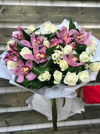 Букет цветов из: Розы и Хризантемы в Тёсово-Нетыльском