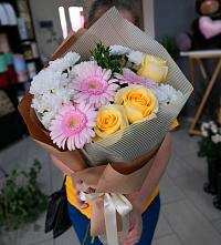 Букет цветов из:  Герберы, Розы и Хризантемы в Тёсово-Нетыльском